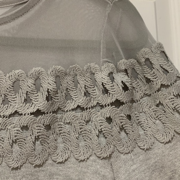 NWOT Pretty top - Picture 3 of 7